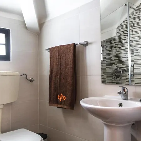 Moradia Borda D'agua * נאזרה